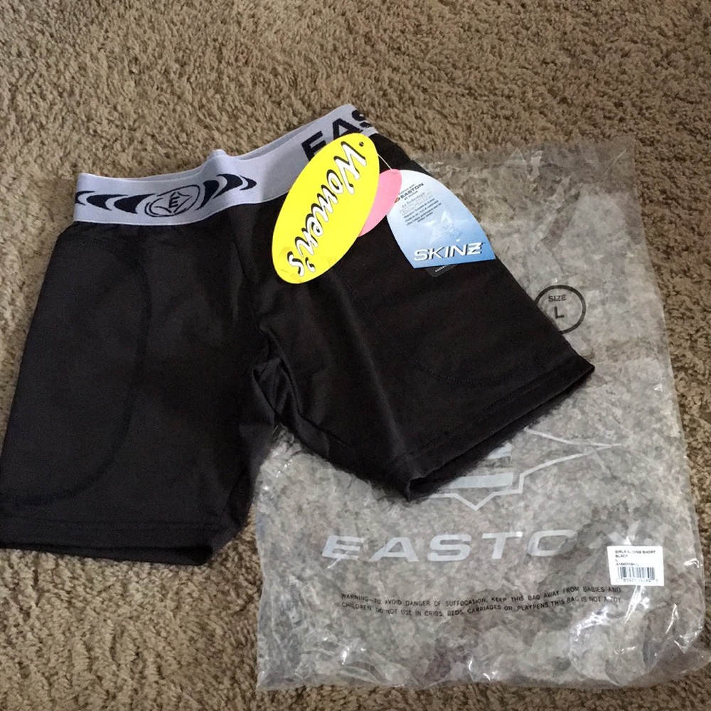 NWTs Girls Short Black Easton Bio-dry softball sliding shorts Size Laege